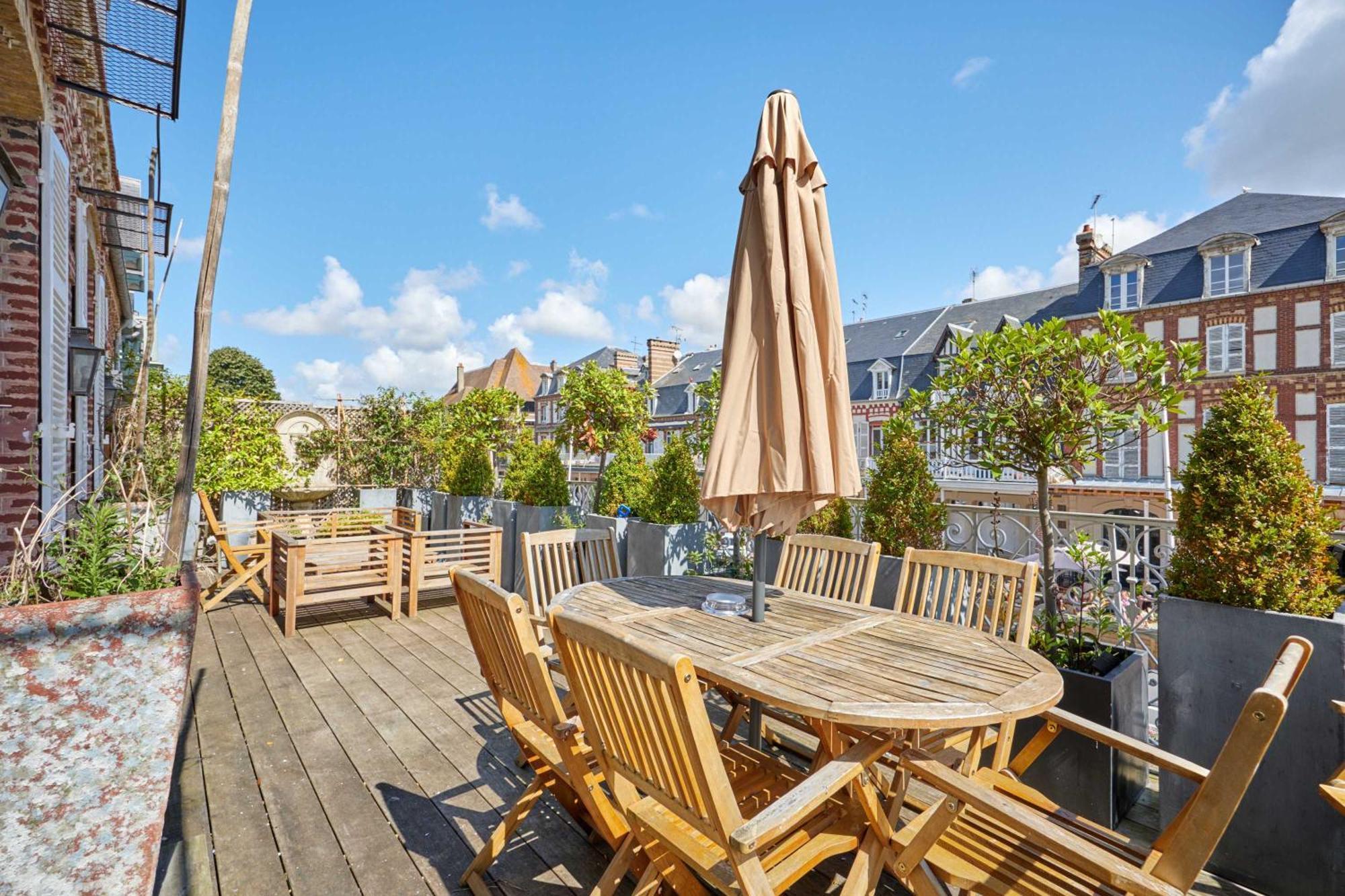 Luxurious 4 Bedroom Duplex, 200M From Place Morny Deauville Bagian luar foto