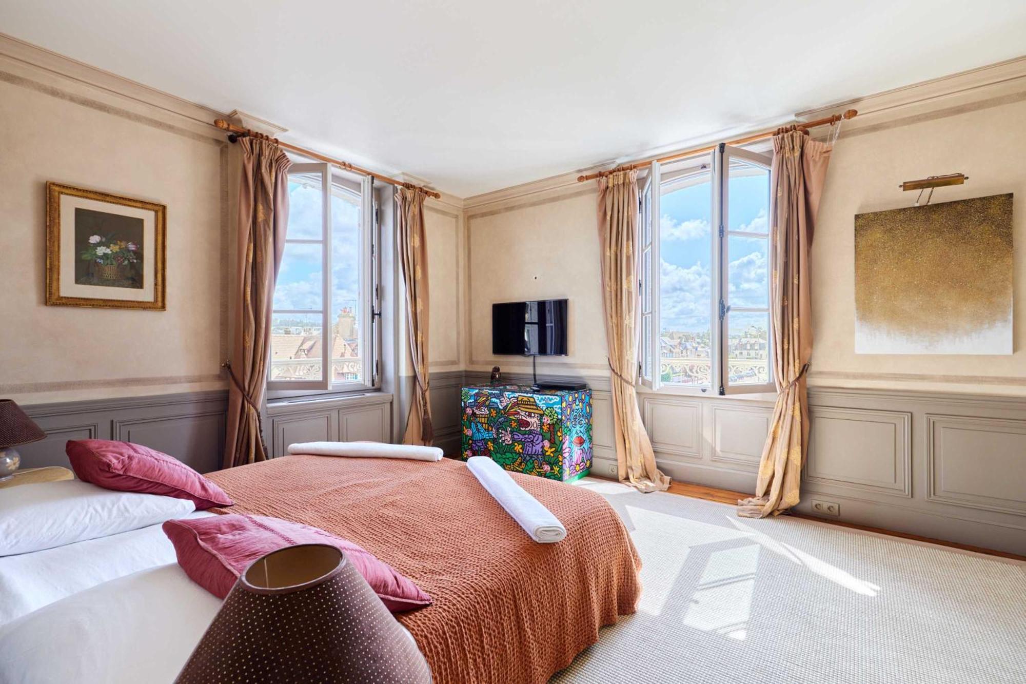 Luxurious 4 Bedroom Duplex, 200M From Place Morny Deauville Bagian luar foto
