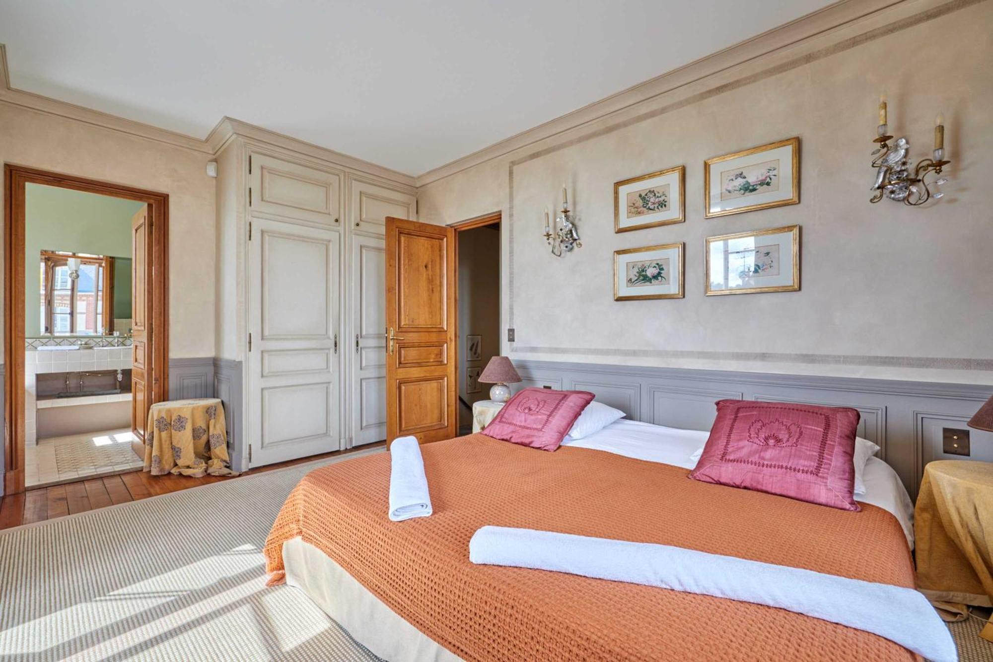 Luxurious 4 Bedroom Duplex, 200M From Place Morny Deauville Bagian luar foto